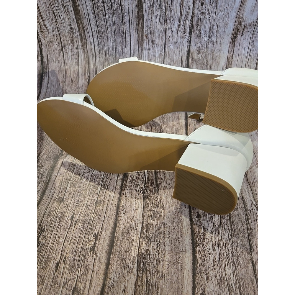 Steve Madden Sandals 10 Wide Model: Irene, White Leather NWT & Box (5) - Picture 4 of 5